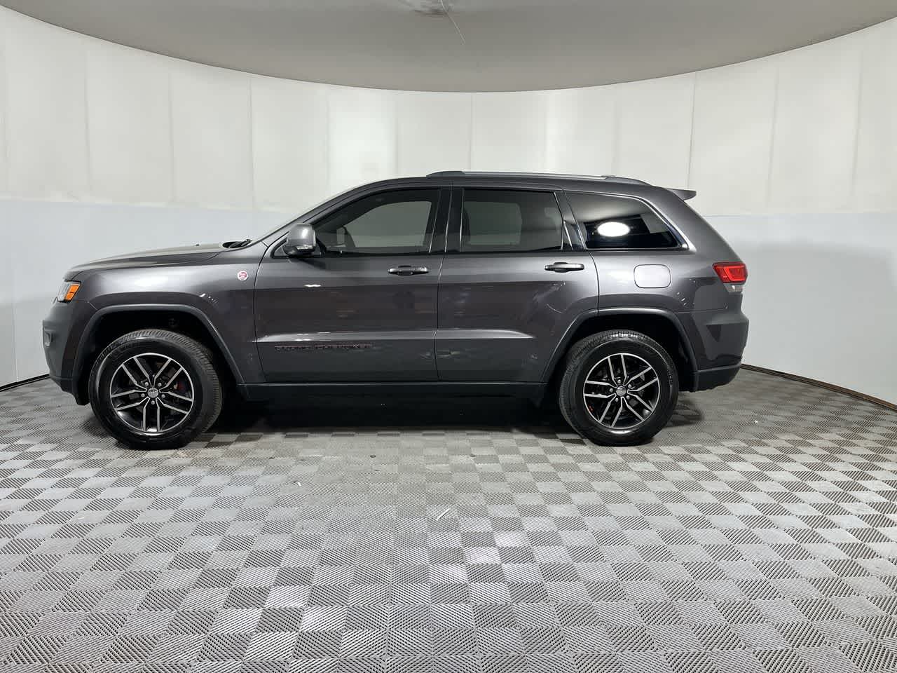 2017 Jeep Grand Cherokee — detail view