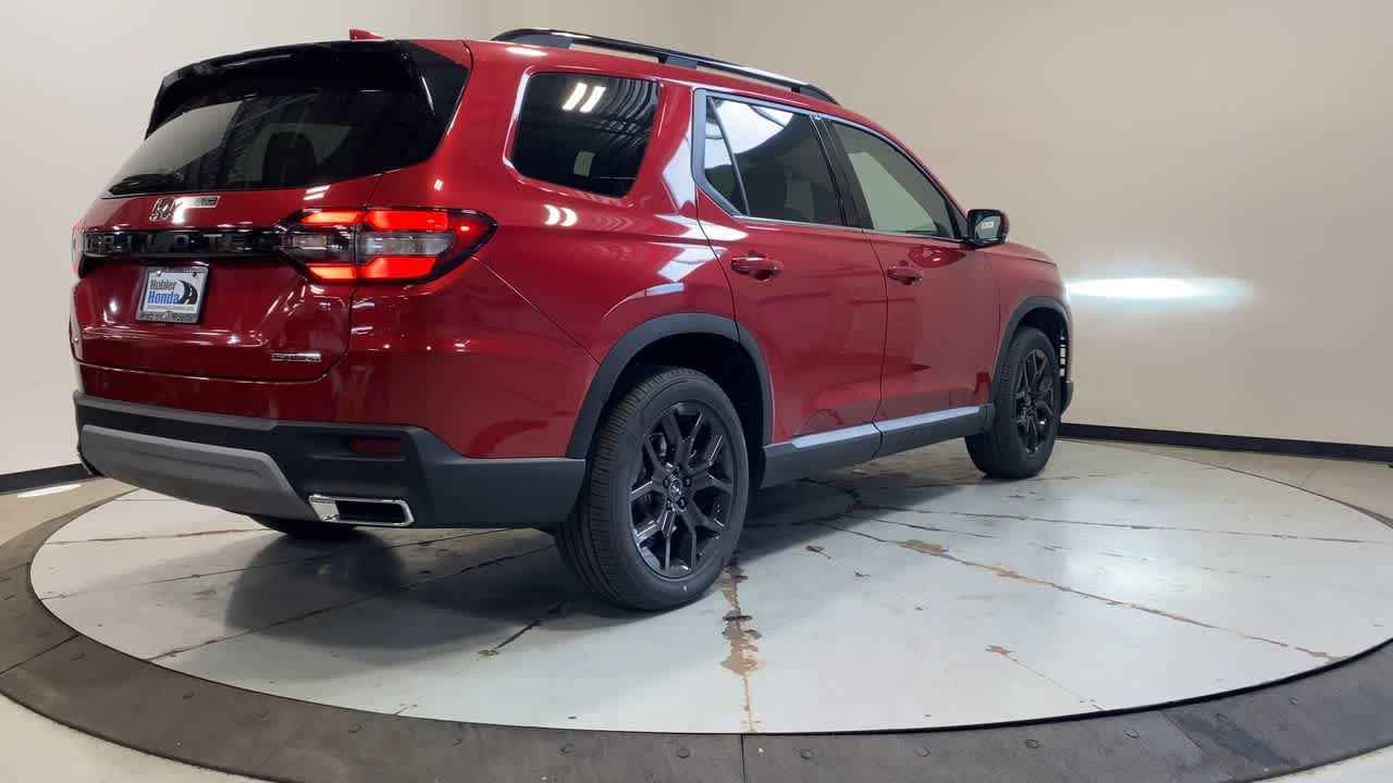 2025 Honda Pilot — rear three-quarter view