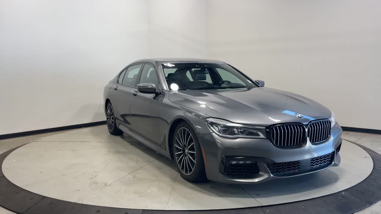 2017 BMW 750i xDrive — detail view