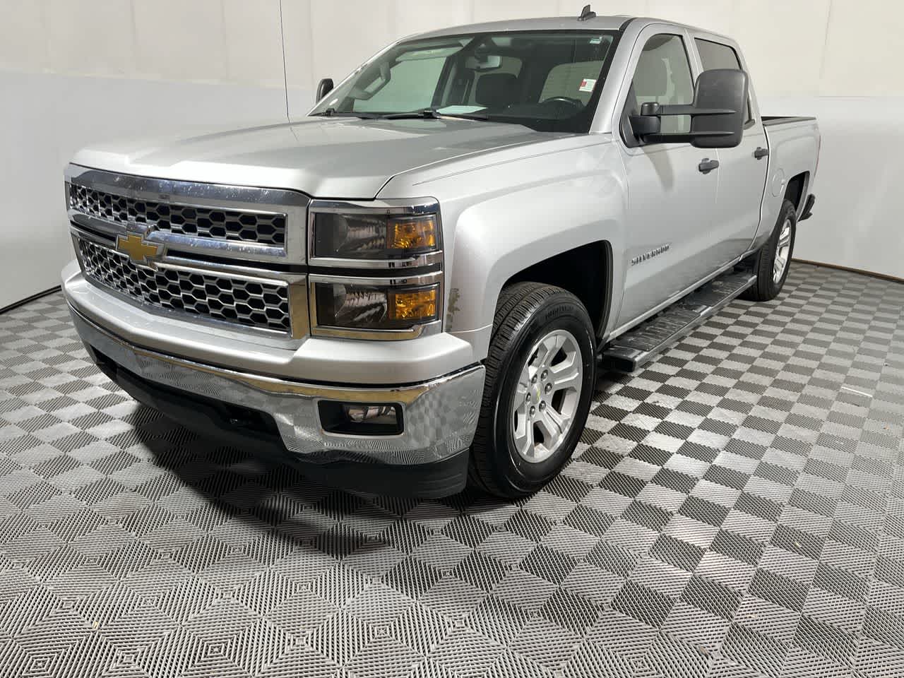 2014 Chevrolet Silverado 1500 — interior view