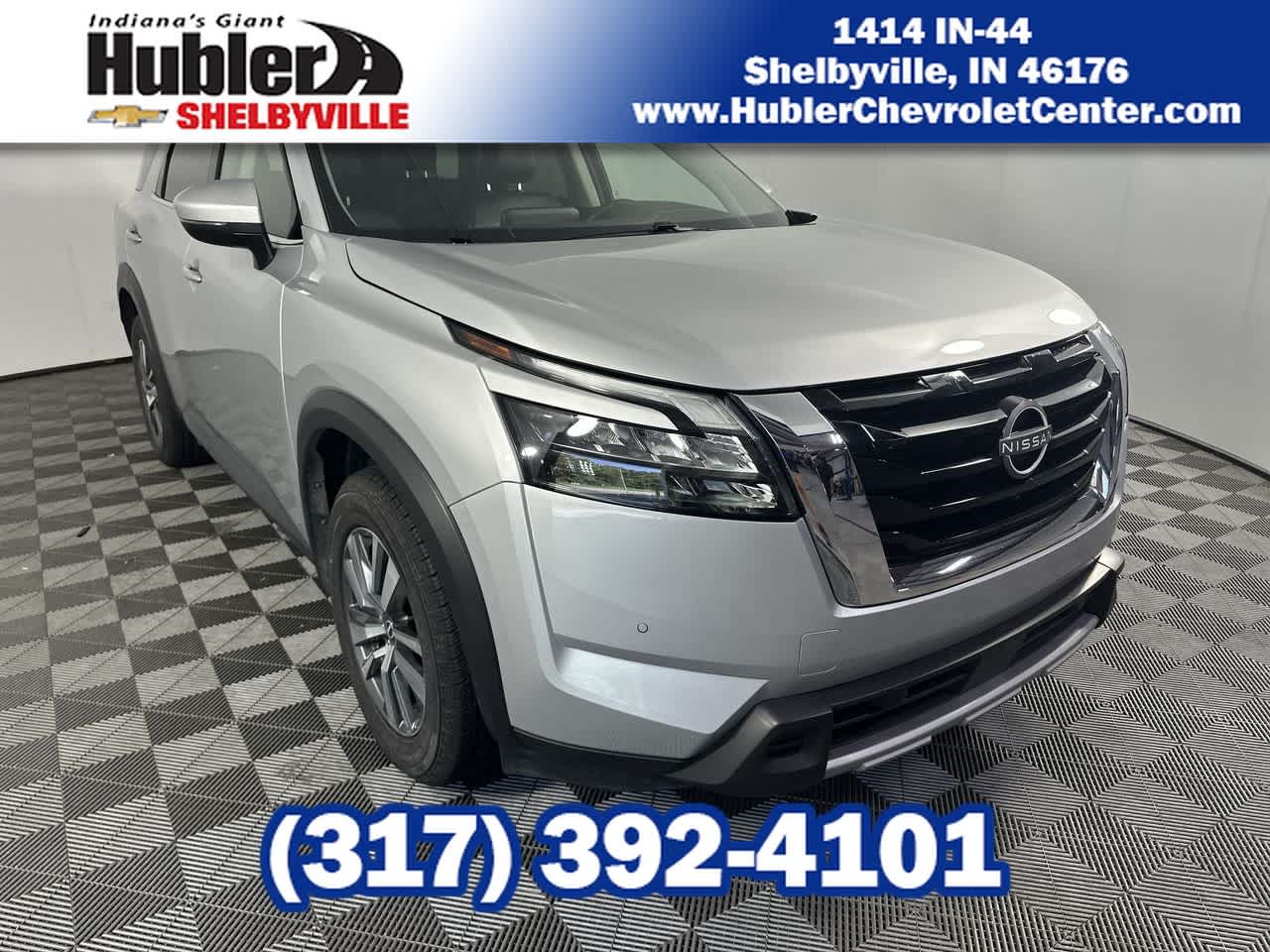 2025 Nissan Pathfinder SL in Ice Cap — front three-quarter view